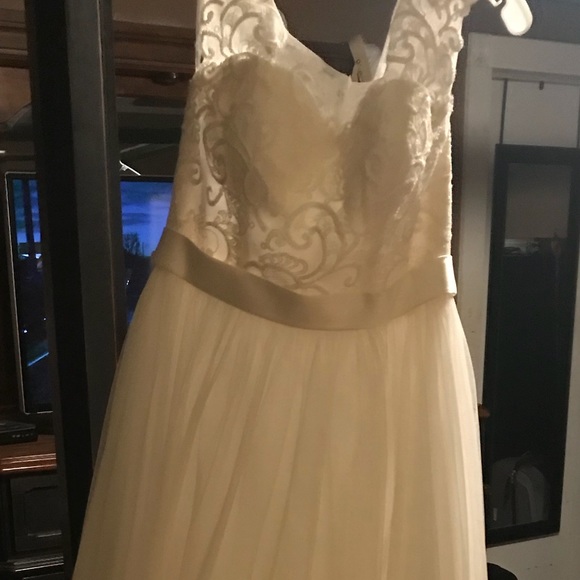 David’s Bridal Wedding Dress. - Picture 8 of 8